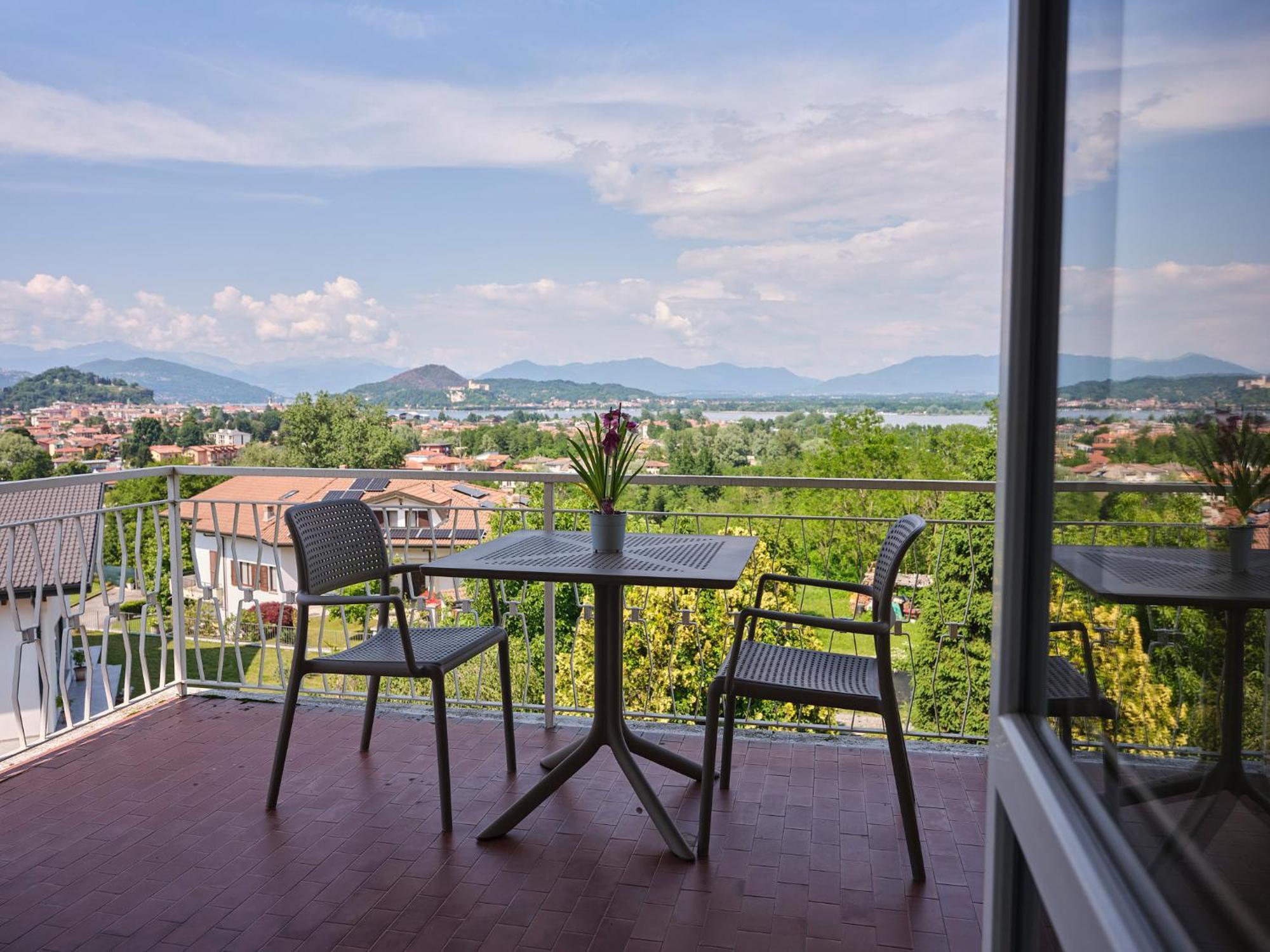Casa Ierardi - Appartamento Arona Bellavista Exterior photo